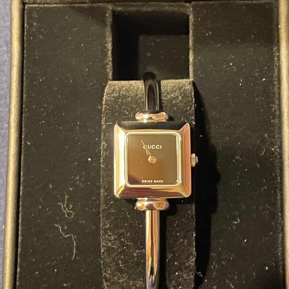 Gucci Black and Silver Square Face Watch - Picture 2 of 11